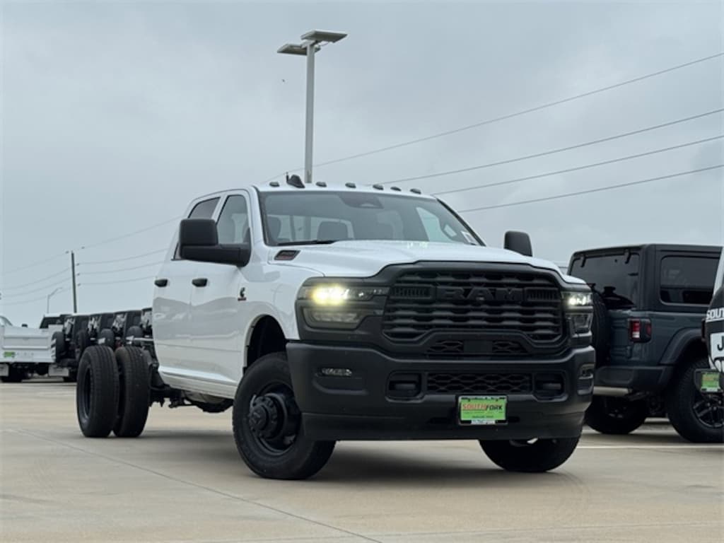 New 2025 Ram 3500 Chassis Cab 3500 TRADESMAN CREW CAB CHASSIS 4X4 60' CA Pickup