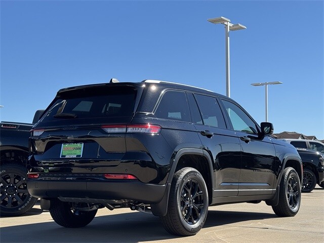 2025 Jeep Grand Cherokee Altitude photo 2