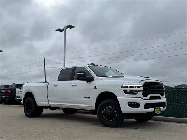 2026 RAM Ram 3500 Pickup Laramie's photo