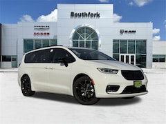 2026 Chrysler Pacifica LIMITED Passenger Van