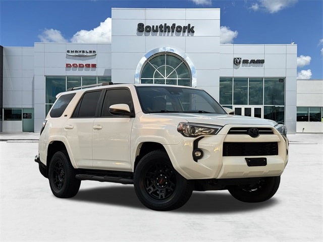 2022 Toyota 4Runner SR5's photo