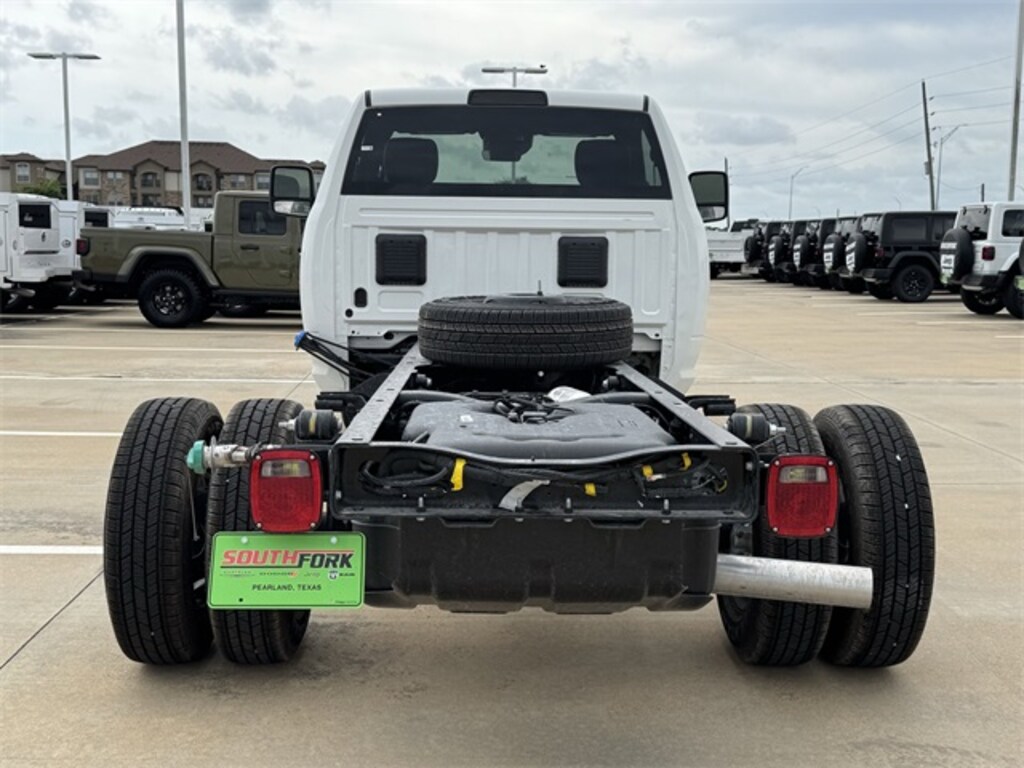 New 2025 Ram 3500 Chassis Cab 3500 TRADESMAN CHASSIS REGULAR CAB 4X2 84' CA Pickup