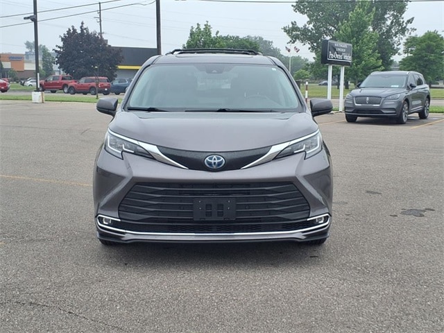 Used 2021 Toyota Sienna XLE with VIN 5TDYSKFC4MS014819 for sale in Southgate, MI