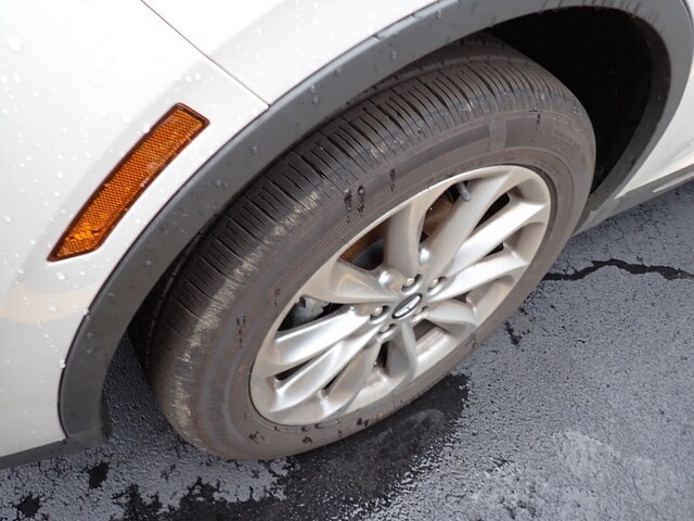 2022 Lincoln Corsair Standard photo 2