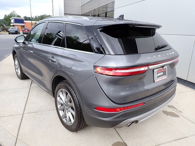 2022 Lincoln Corsair Standard photo 2