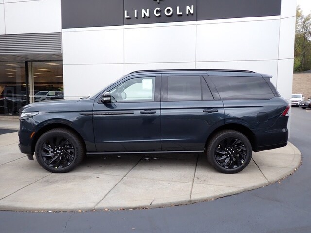 2025 Lincoln Navigator Reserve photo 2