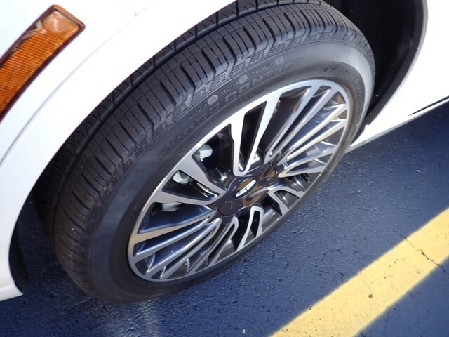 2022 Lincoln Corsair Grand Touring photo 2