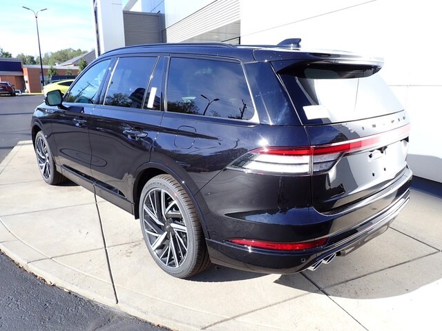 2025 Lincoln Aviator Black Label photo 3