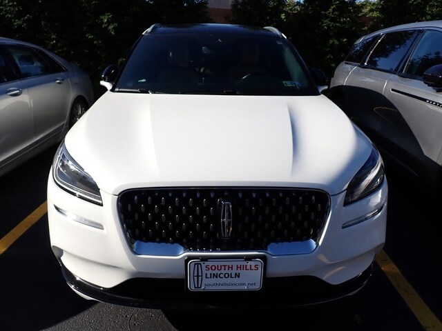 2022 Lincoln Corsair Grand Touring photo 3