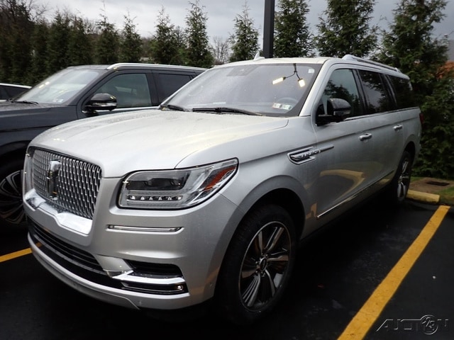 2019 Lincoln Navigator Select's photo