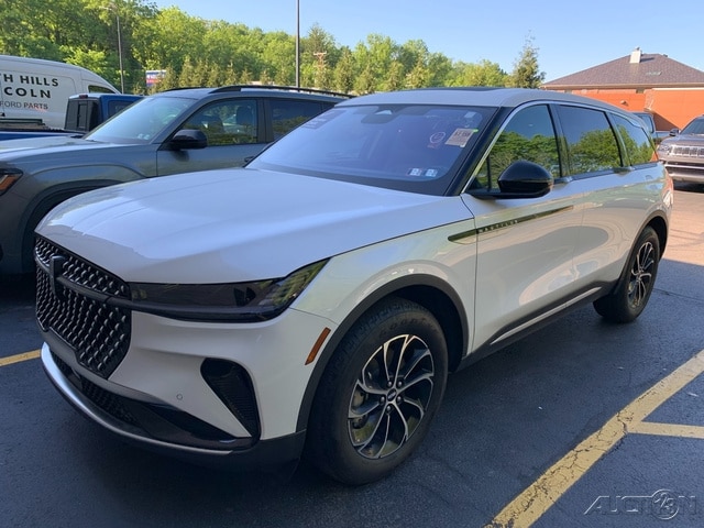2025 Lincoln Nautilus Premiere AWD's photo