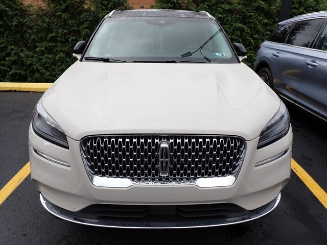 2022 Lincoln Corsair Standard photo 3