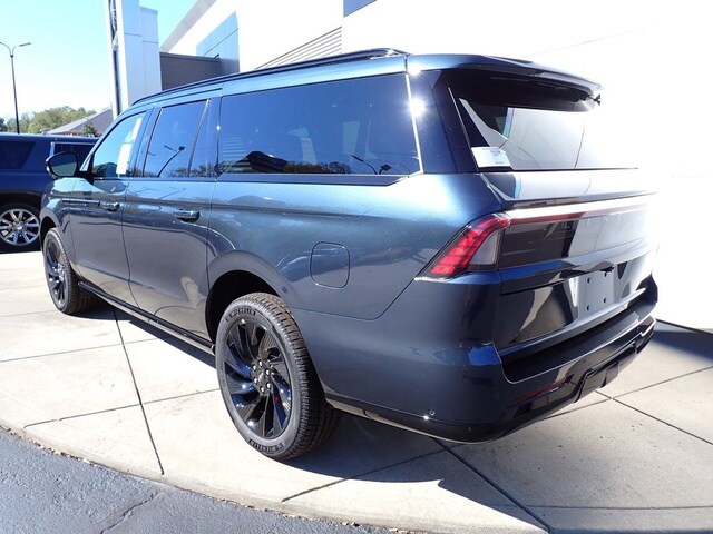 2025 Lincoln Navigator L Reserve photo 2