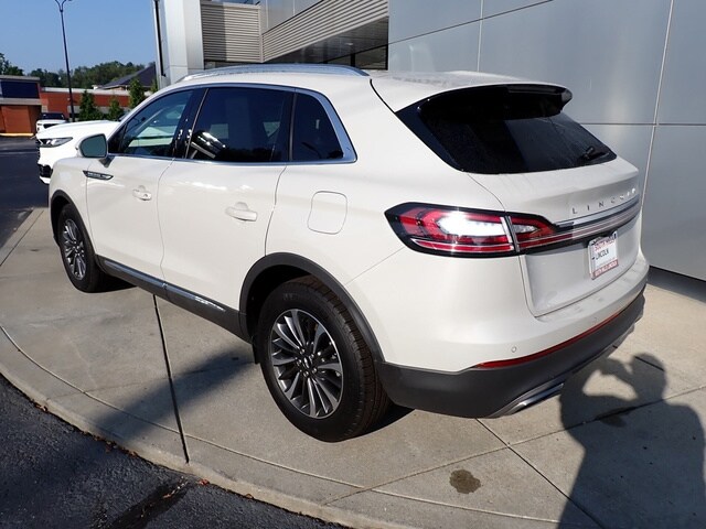 2023 Lincoln Nautilus Standard photo 2