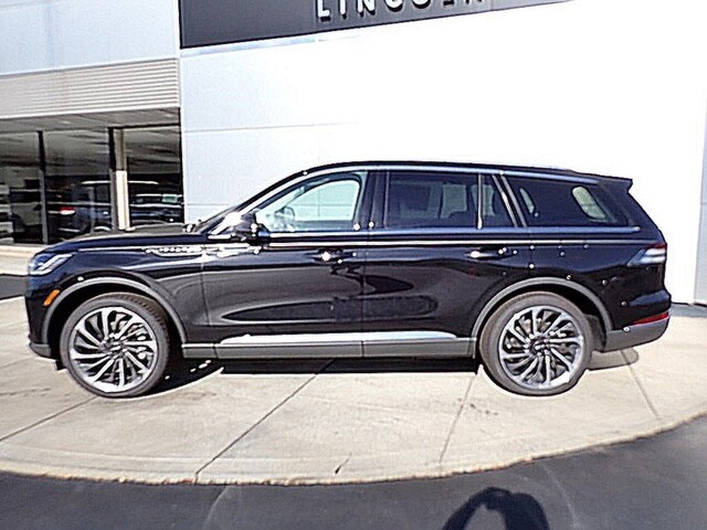2025 Lincoln Aviator Reserve photo 2