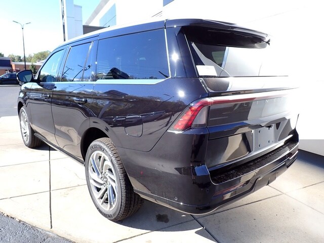 2025 Lincoln Navigator Reserve photo 2