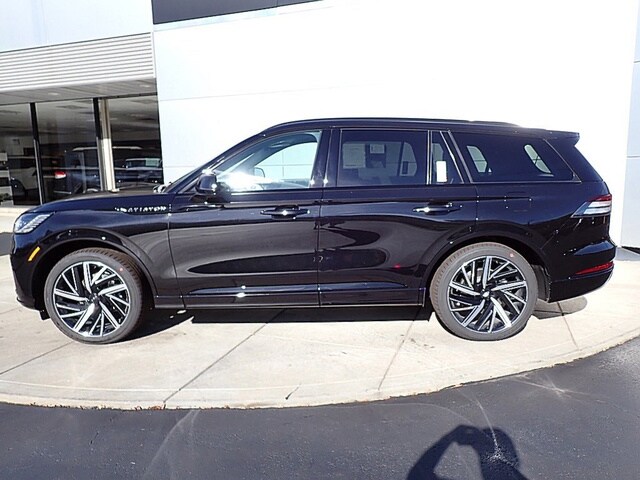 2025 Lincoln Aviator Black Label photo 2