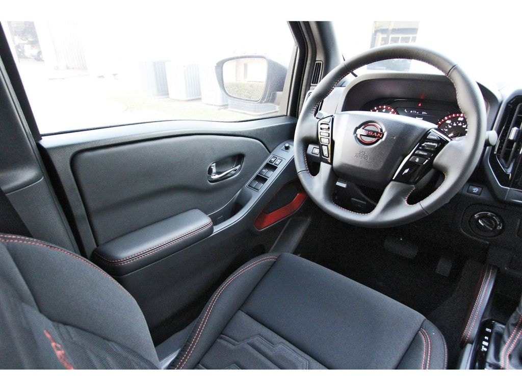 2025 Nissan Frontier PRO-4X - Photo 6