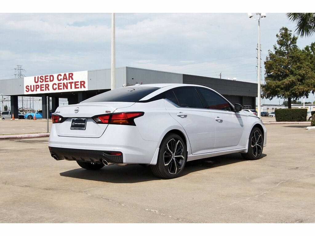 2025 Nissan Altima SR photo 4