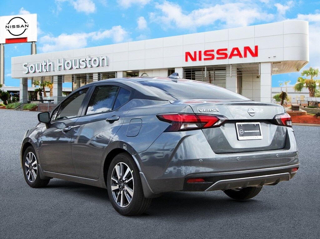 2025 Nissan Versa 1.6 SV photo 3