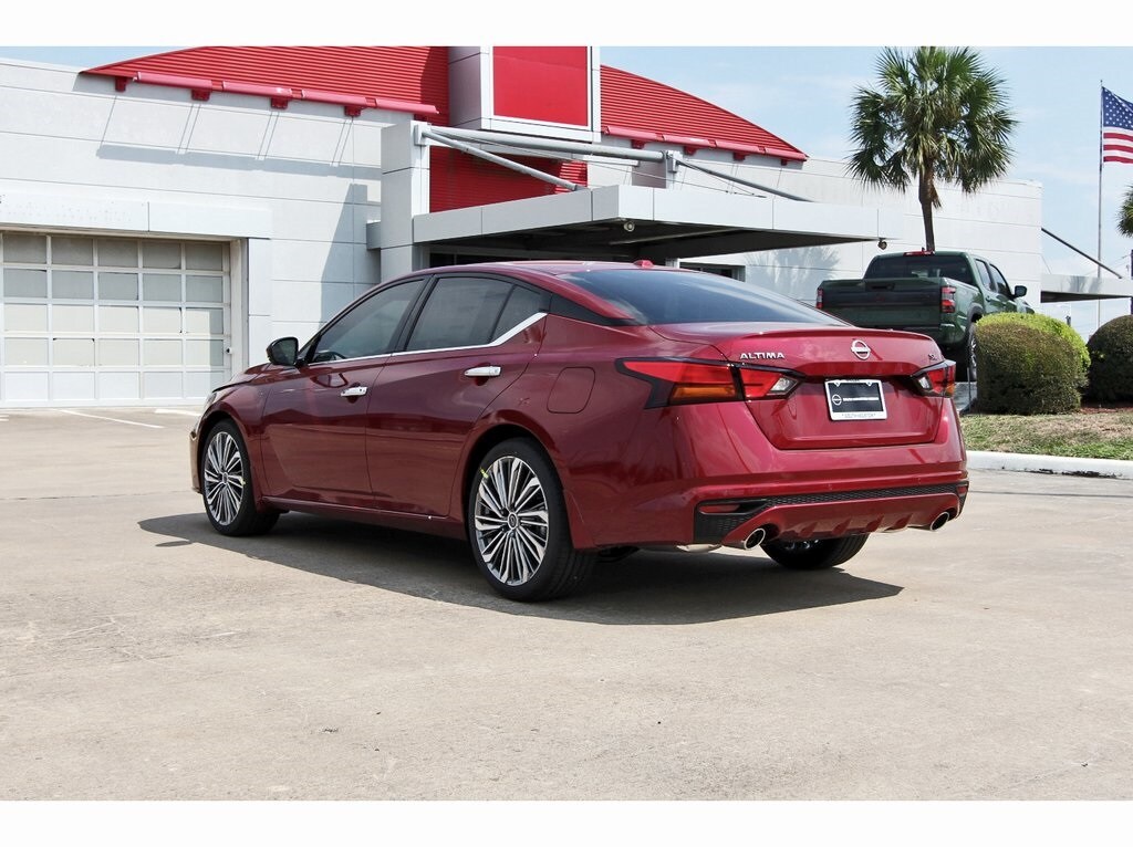 2025 Nissan Altima SL photo 2