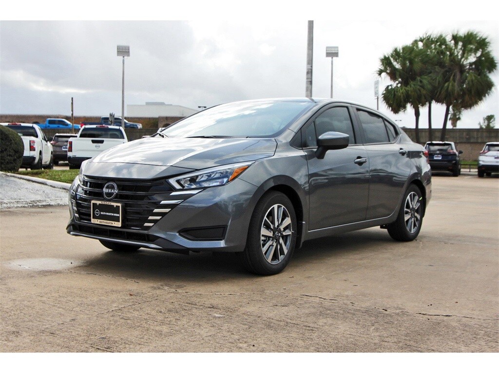 2025 Nissan Versa 1.6 SV photo 2