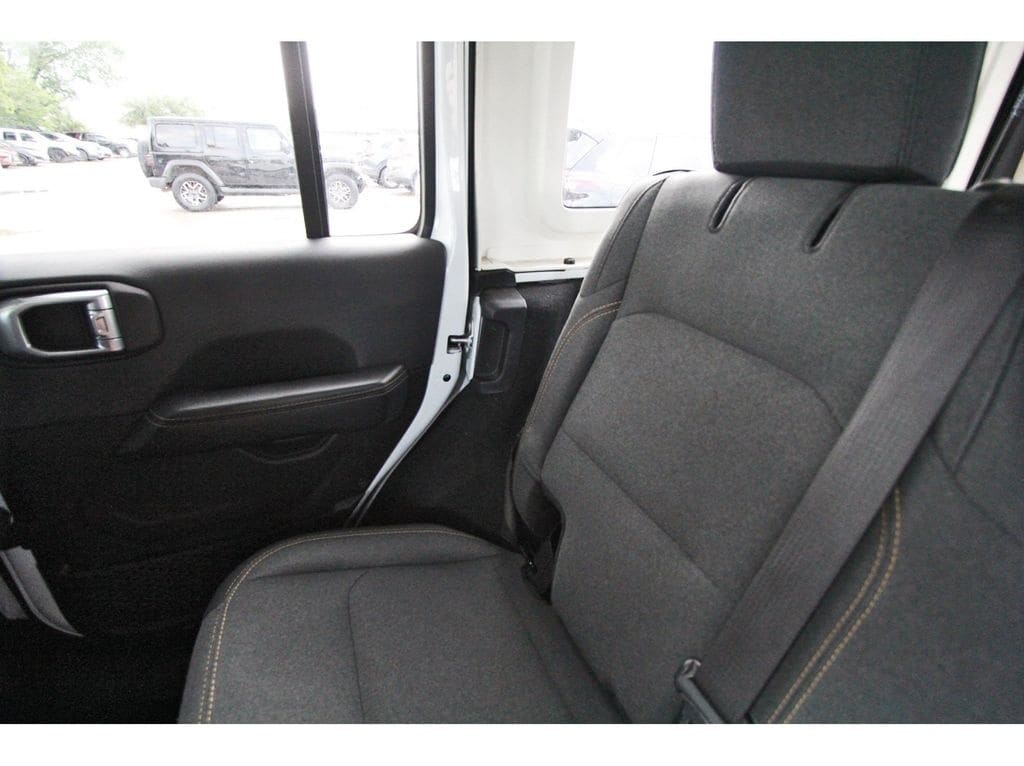 2024 Jeep Wrangler 4-Door Sahara - Photo 11