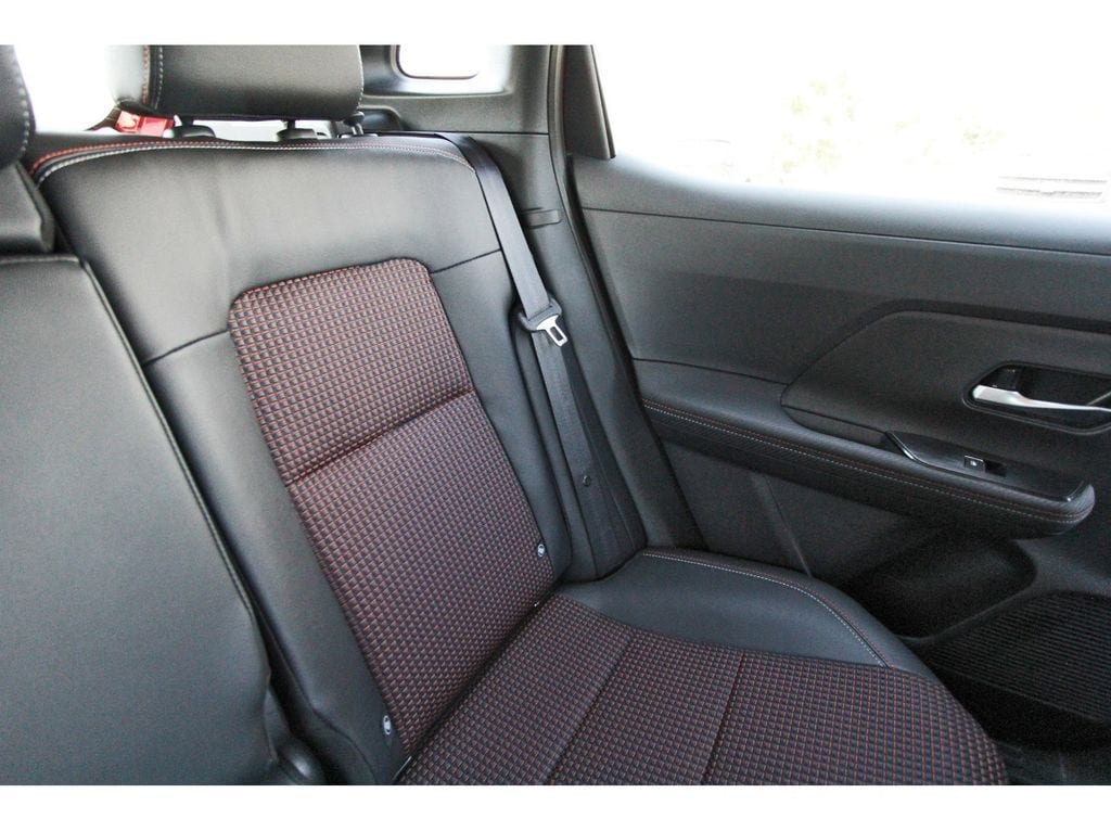 2025 Nissan Kicks SR - Photo 12