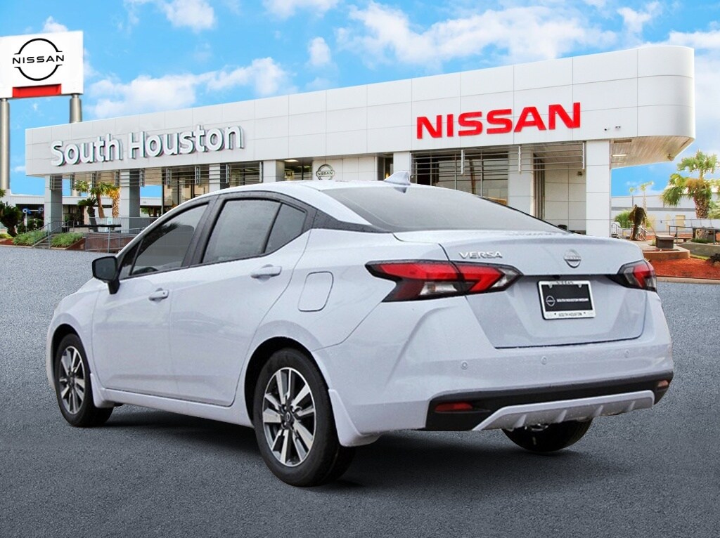 2025 Nissan Versa 1.6 SV photo 2