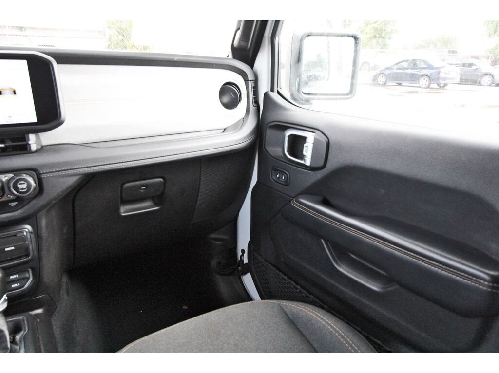 2024 Jeep Wrangler 4-Door Sahara - Photo 10