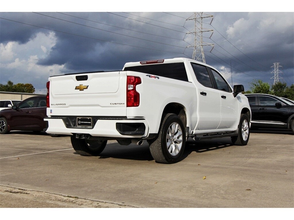 2025 Chevrolet Silverado 1500 Custom photo 4