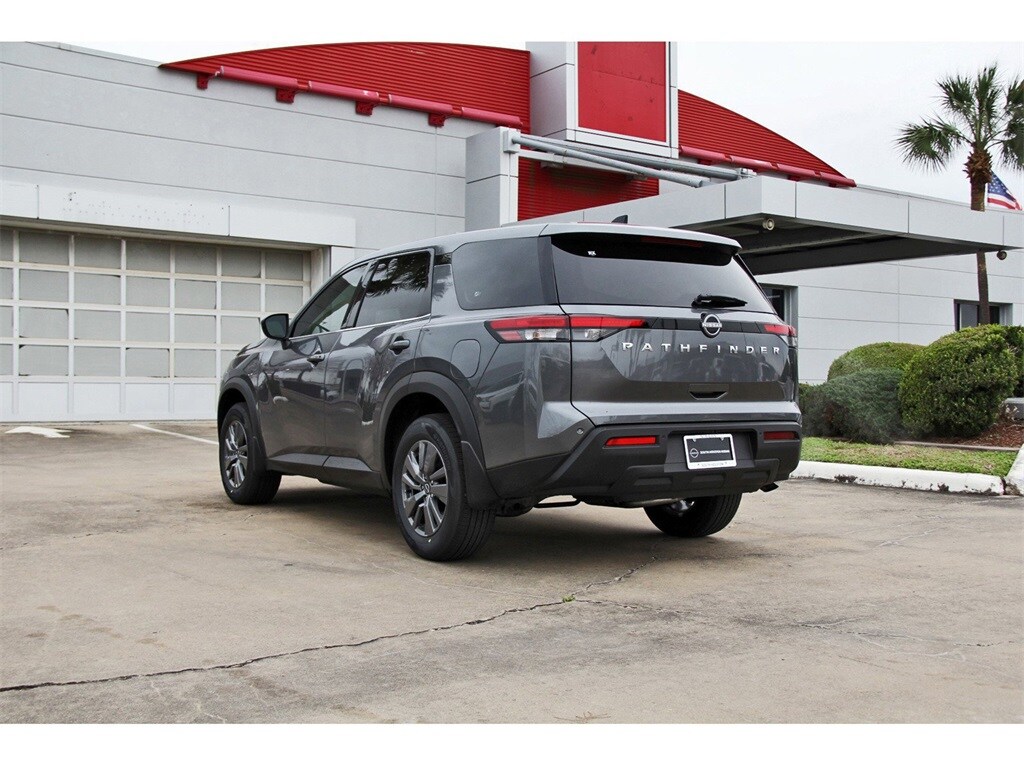 2025 Nissan Pathfinder S photo 3
