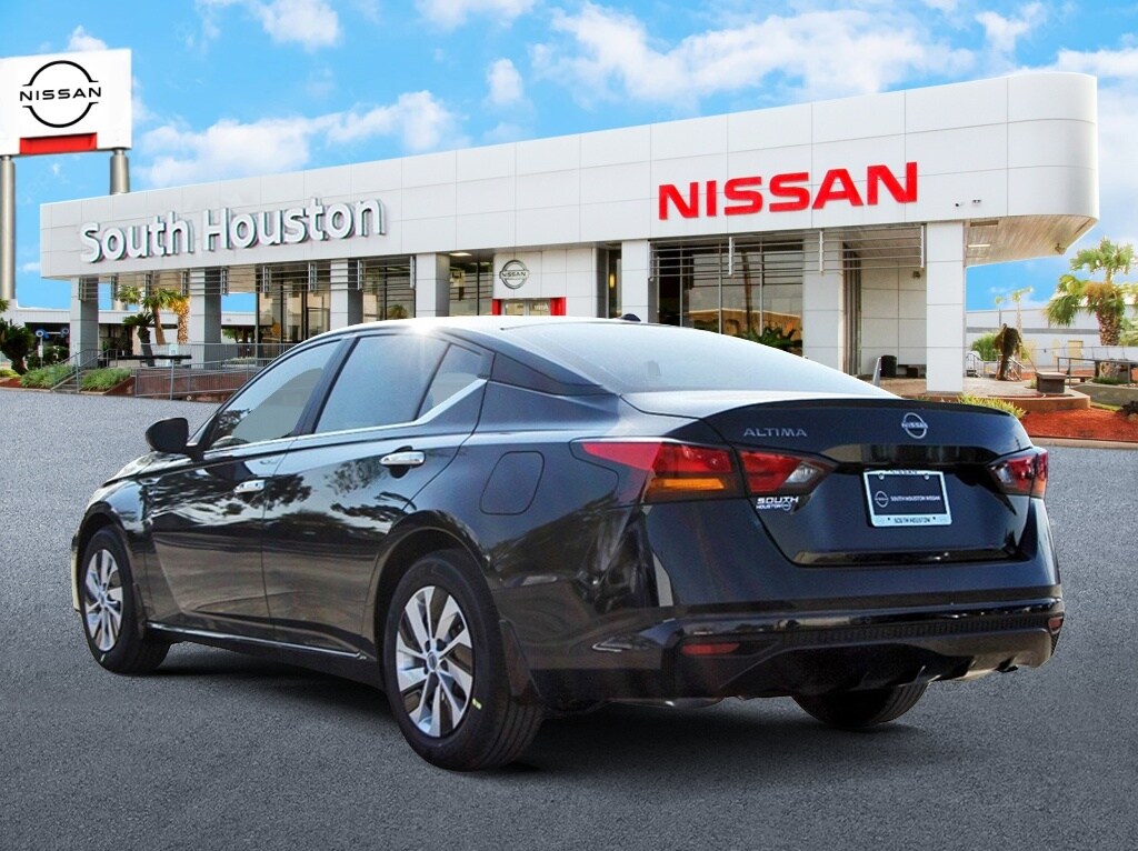 2025 Nissan Altima S photo 3
