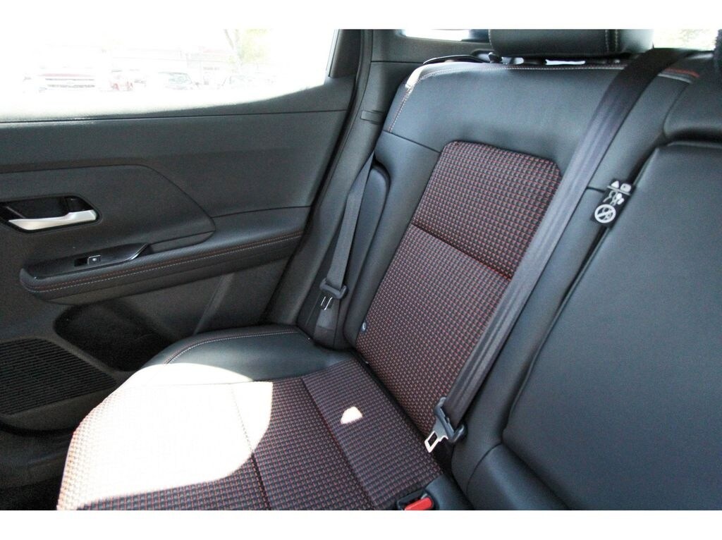 2025 Nissan Kicks SR - Photo 11