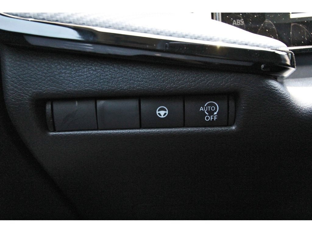 2025 Nissan Kicks SR - Photo 14