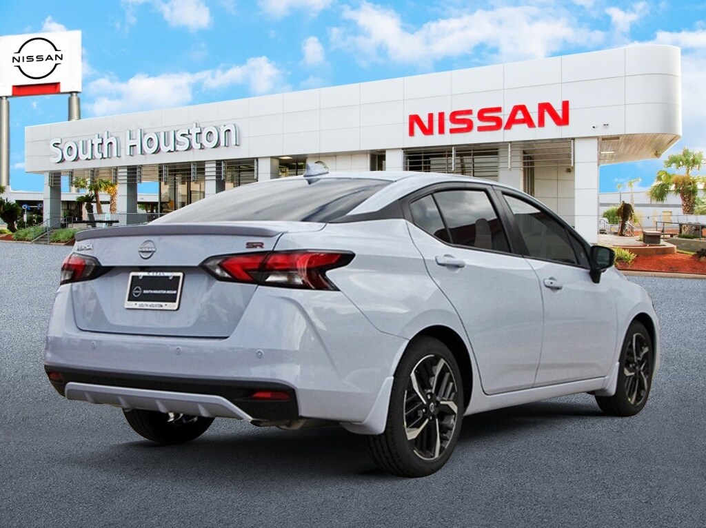 2025 Nissan Versa 1.6 SR photo 3