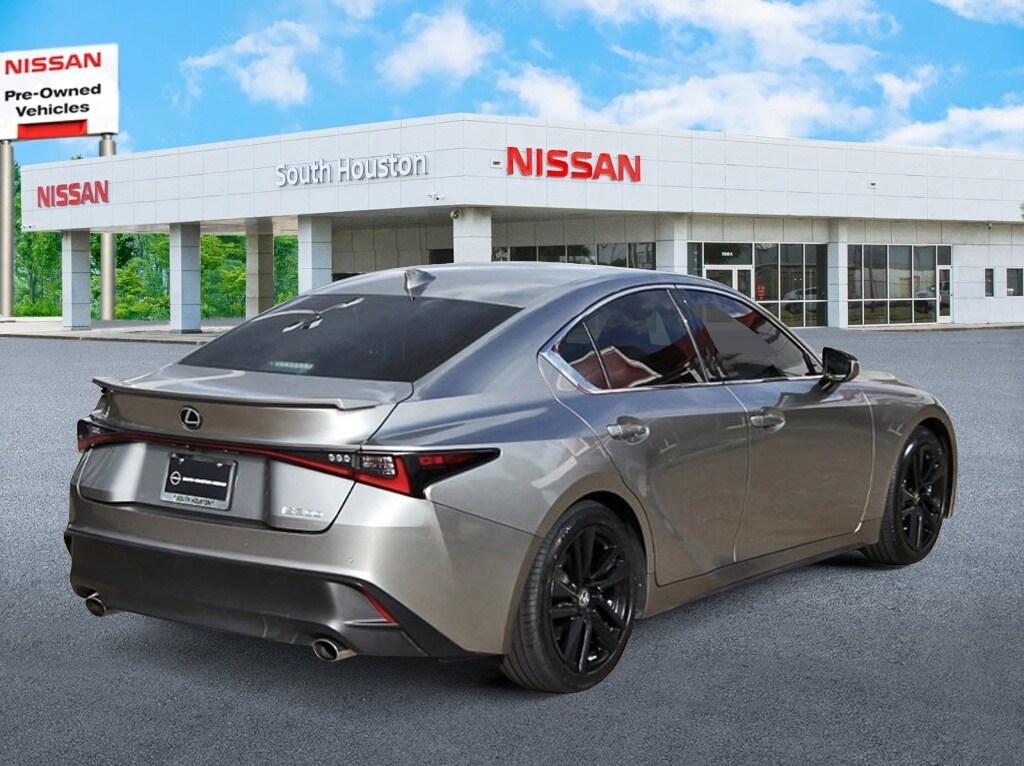 2022 Lexus IS 300 photo 4