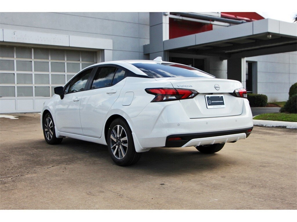 2025 Nissan Versa 1.6 SV photo 3