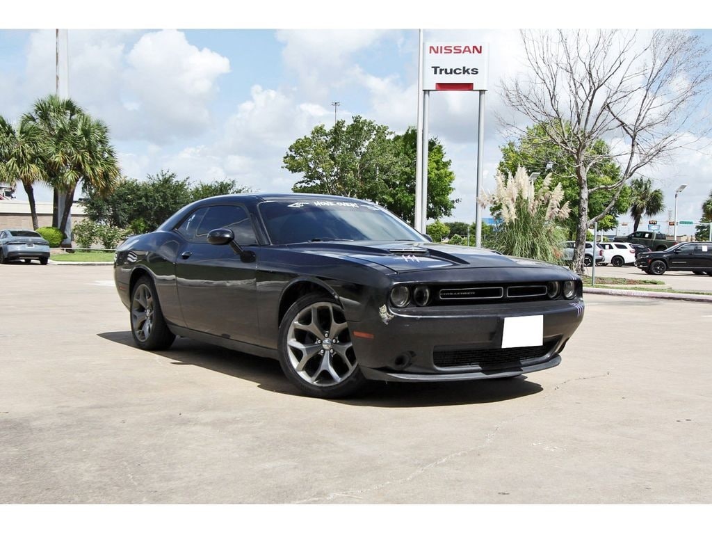 2016 Dodge Challenger SXT's photo