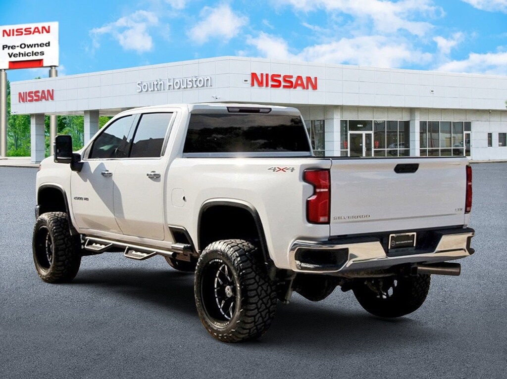 2024 Chevrolet Silverado 2500HD LTZ photo 3