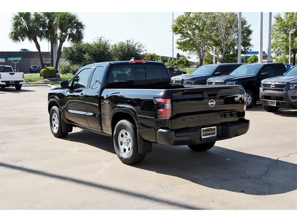 2026 Nissan Frontier SV photo 3