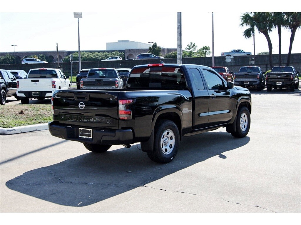 2026 Nissan Frontier SV photo 4