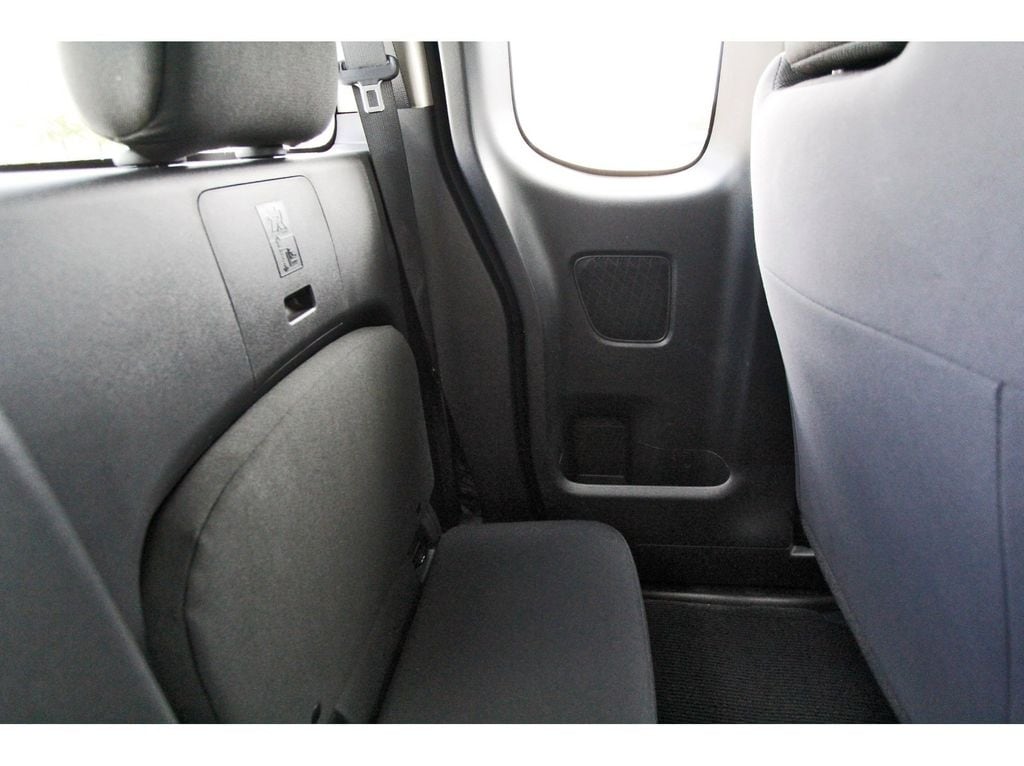 2024 Nissan Frontier SV - Photo 12