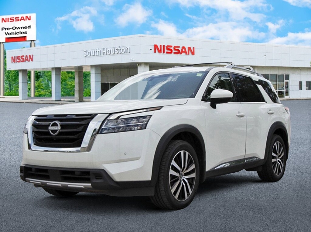 2023 Nissan Pathfinder Platinum photo 2