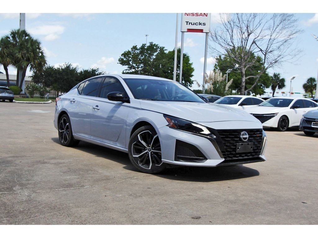 2025 Nissan Altima 2.5 SR's photo