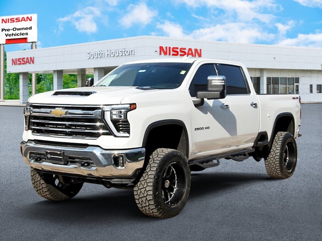 2024 Chevrolet Silverado 2500HD LTZ photo 2