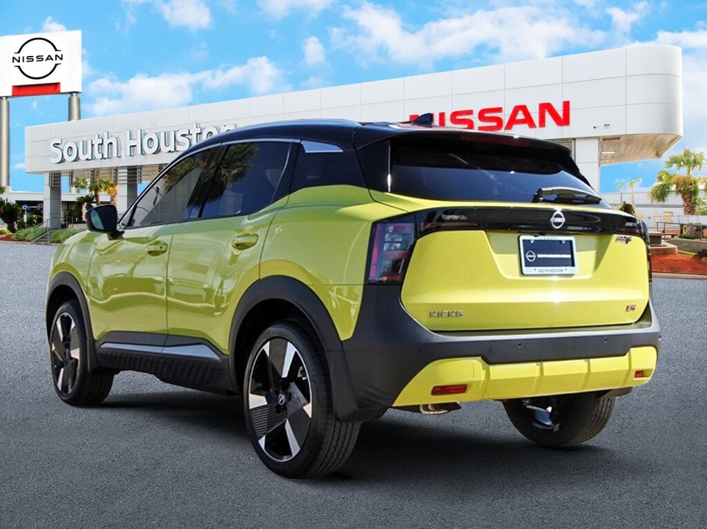 2025 Nissan Kicks SR photo 3