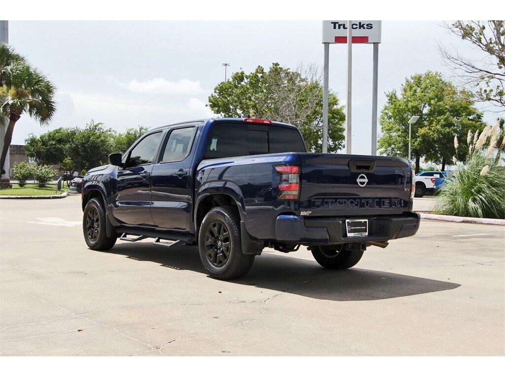 2023 Nissan Frontier SV photo 3