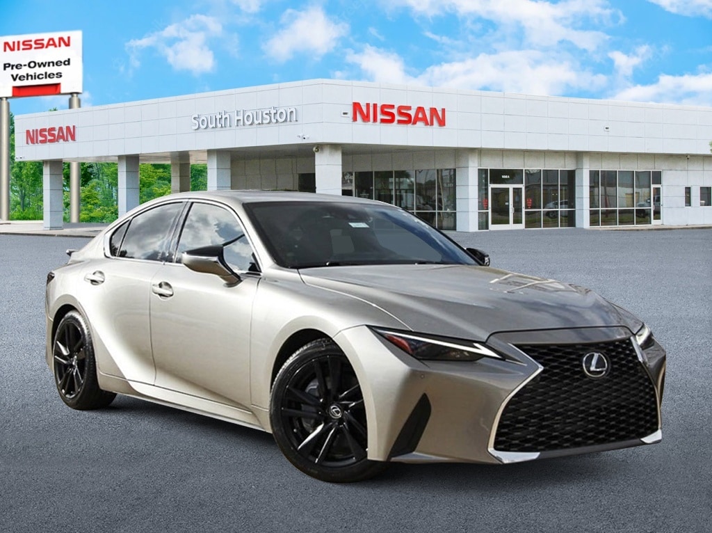 2022 Lexus IS 300's photo