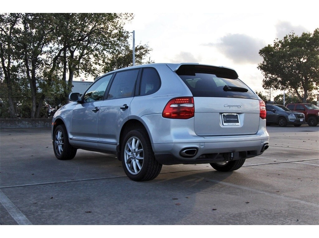 2010 Porsche Cayenne S photo 2